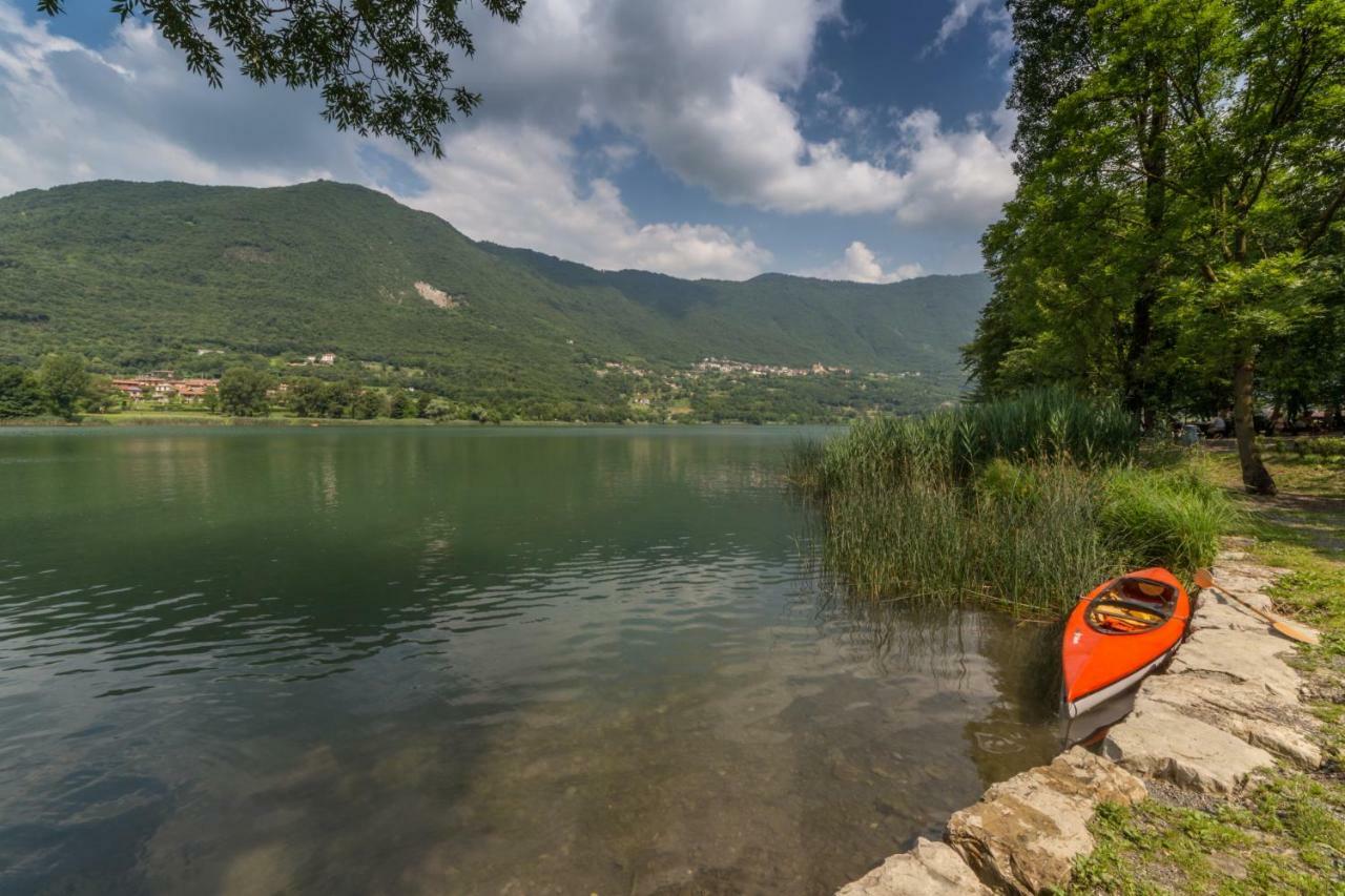 Casa Vacanza Residence Lago Di Endine Monasterolo del Castello Eksteriør bilde